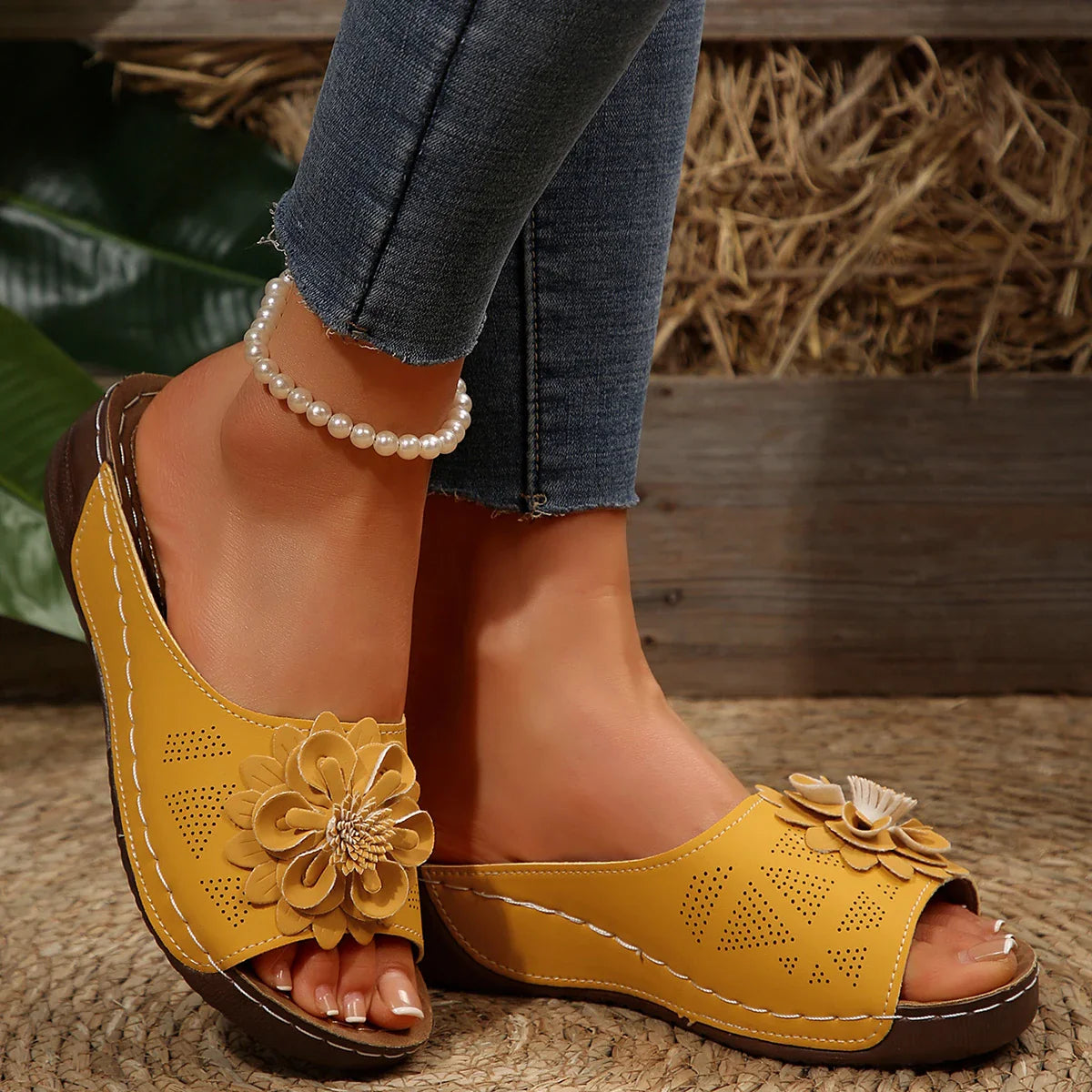 Livia Sandaletten | Sommerlicher Chic mit Blumen-Akzent