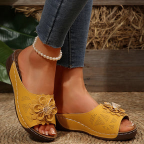 Livia Sandaletten | Sommerlicher Chic mit Blumen-Akzent