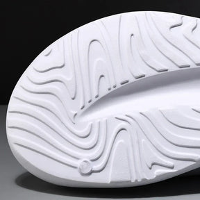 Luke Slides | Futuristisches Design & Wolkenweicher Schaum
