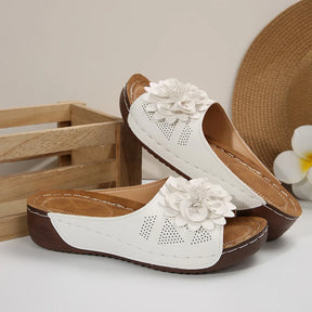 Livia Sandaletten | Sommerlicher Chic mit Blumen-Akzent