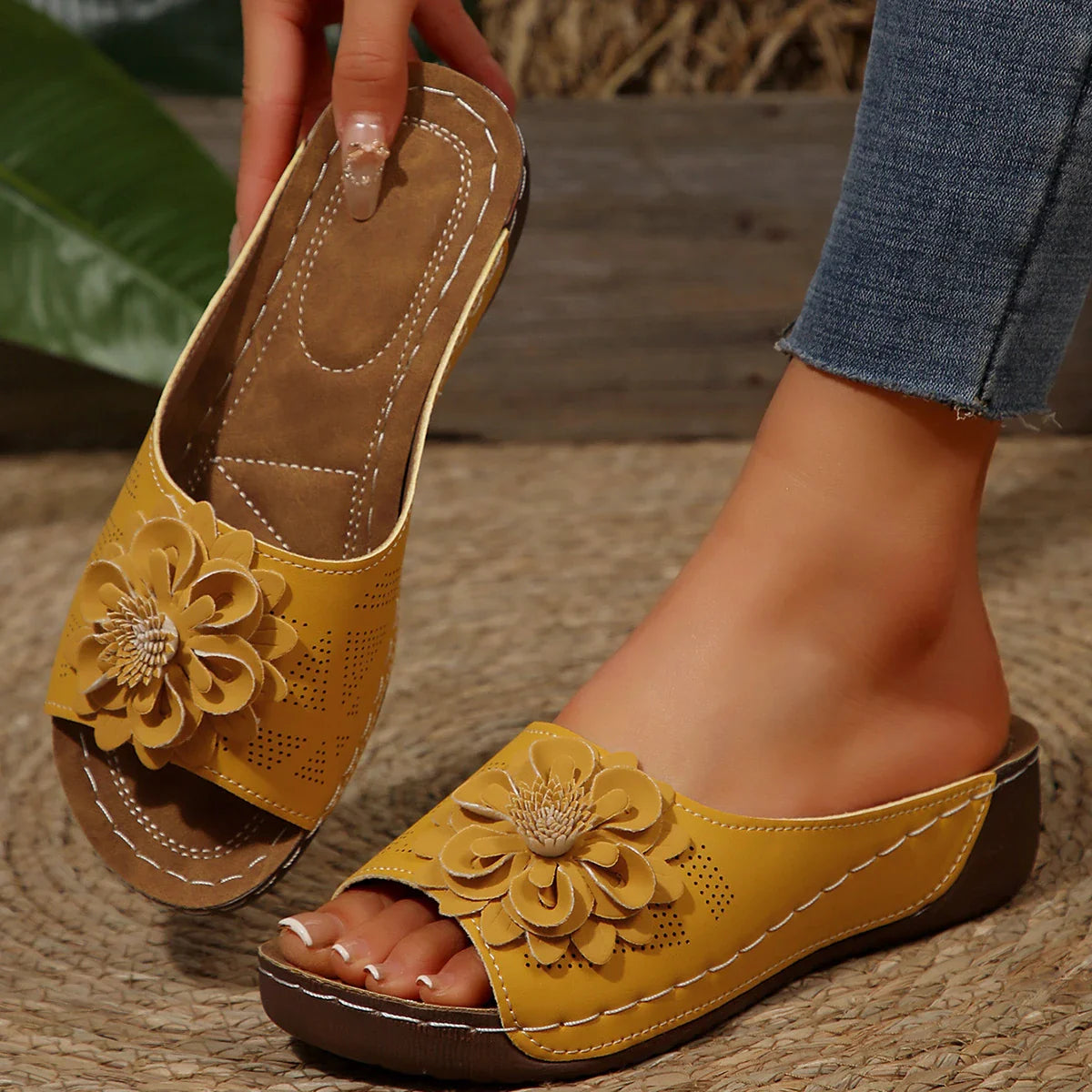 Livia Sandaletten | Sommerlicher Chic mit Blumen-Akzent