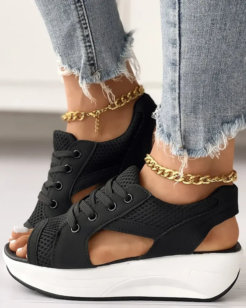 Luna | Stylische Muffin-Sandalen - Kontrastierende Einsätze